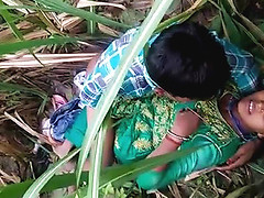 Dehati Lovers Having Sex In A Grass Field